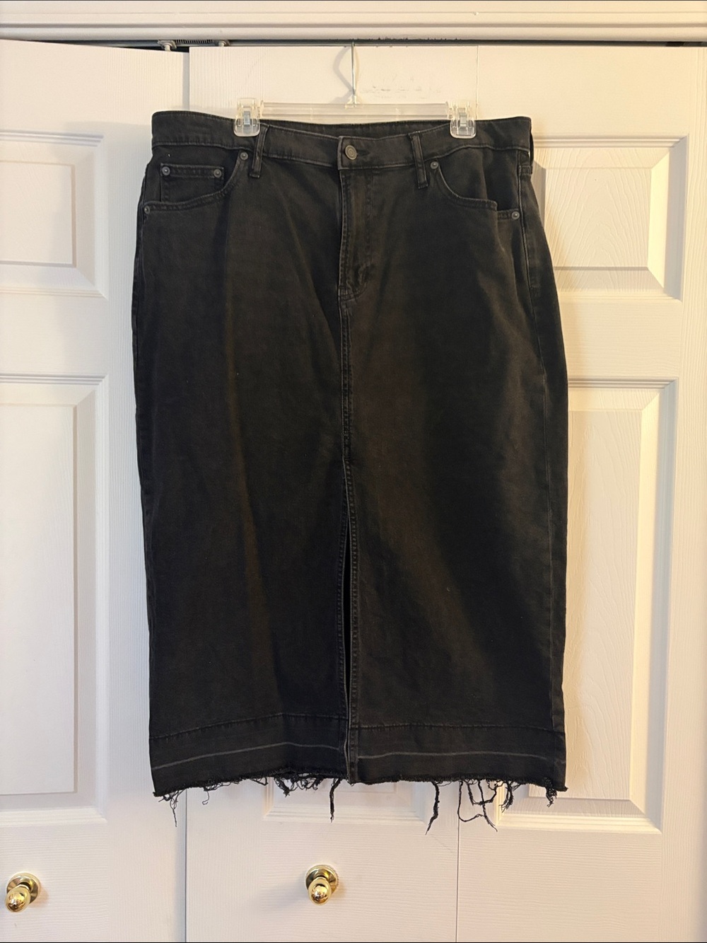 GAP Black Midi Denim Skirt with Frayed Hem